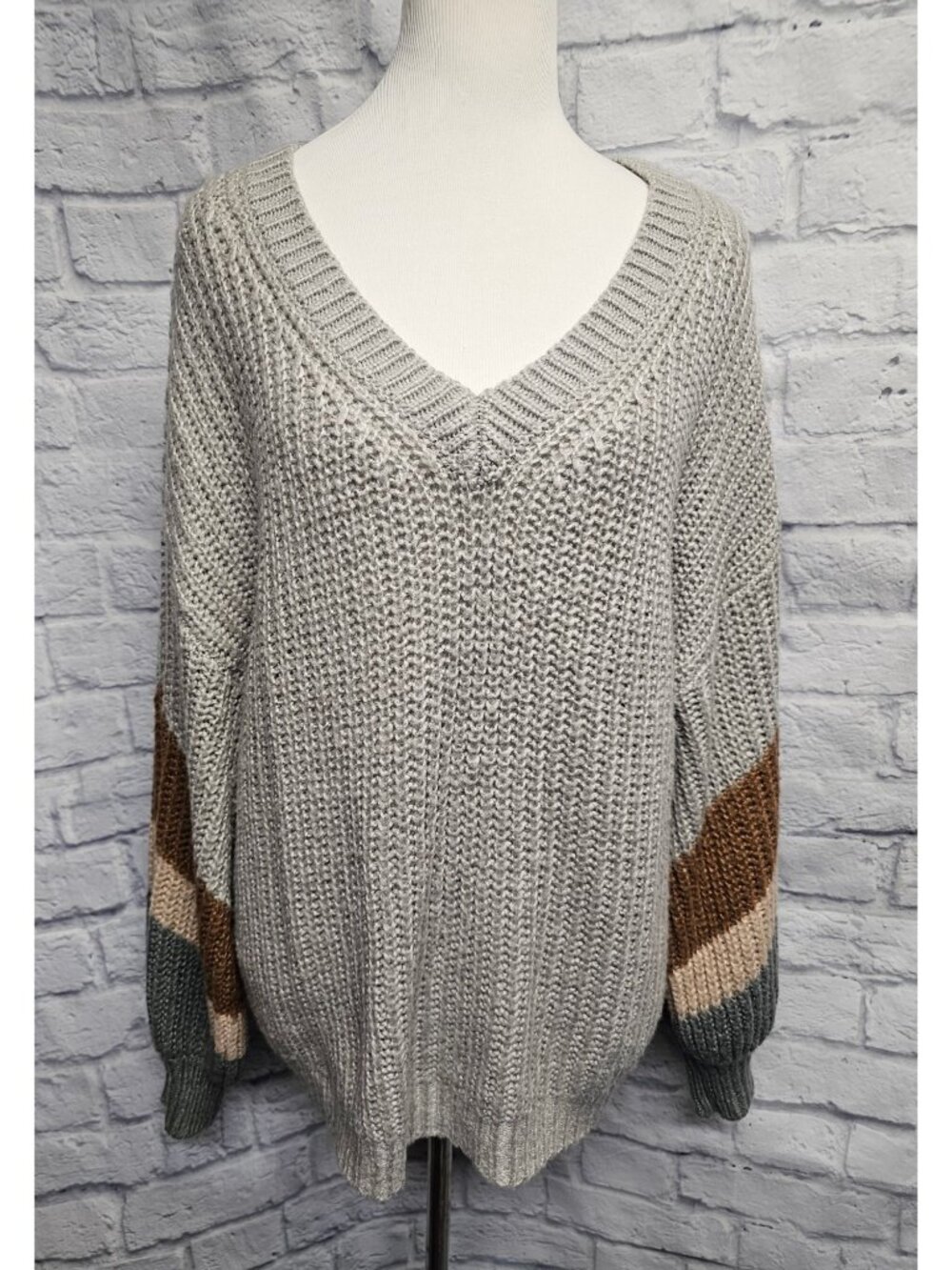 Wishlist M L Gray V-Neck Balloon Colorblock Sleeve Knit Sweater Top